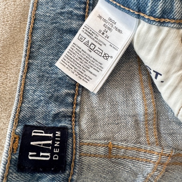 GAP Denim Jean Shorts Cheeky Short Distressed - Picture 3 of 5